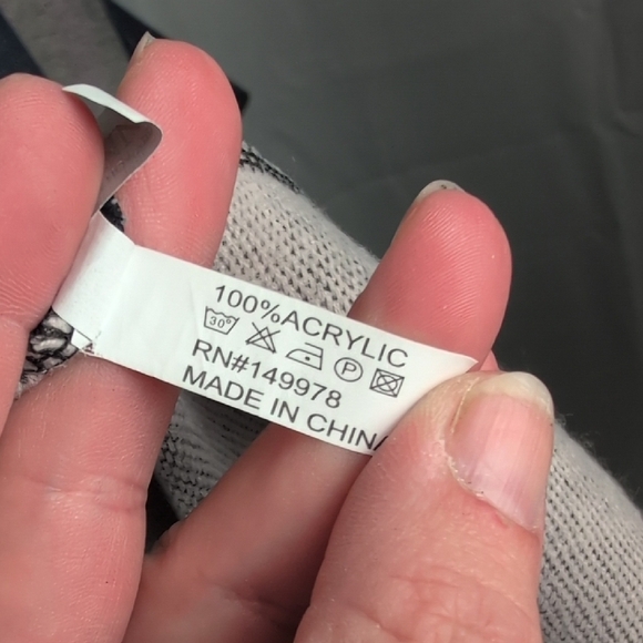 Arianne Blue and Pink Geometric Wrap Blanket One Size - Picture 6 of 6